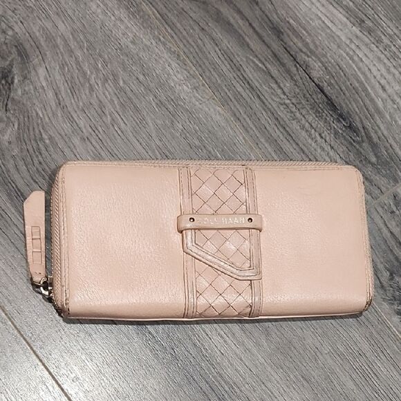 Vintage Cole Haan Peachy Cream Zip Around Wallet - Picture 1 of 8